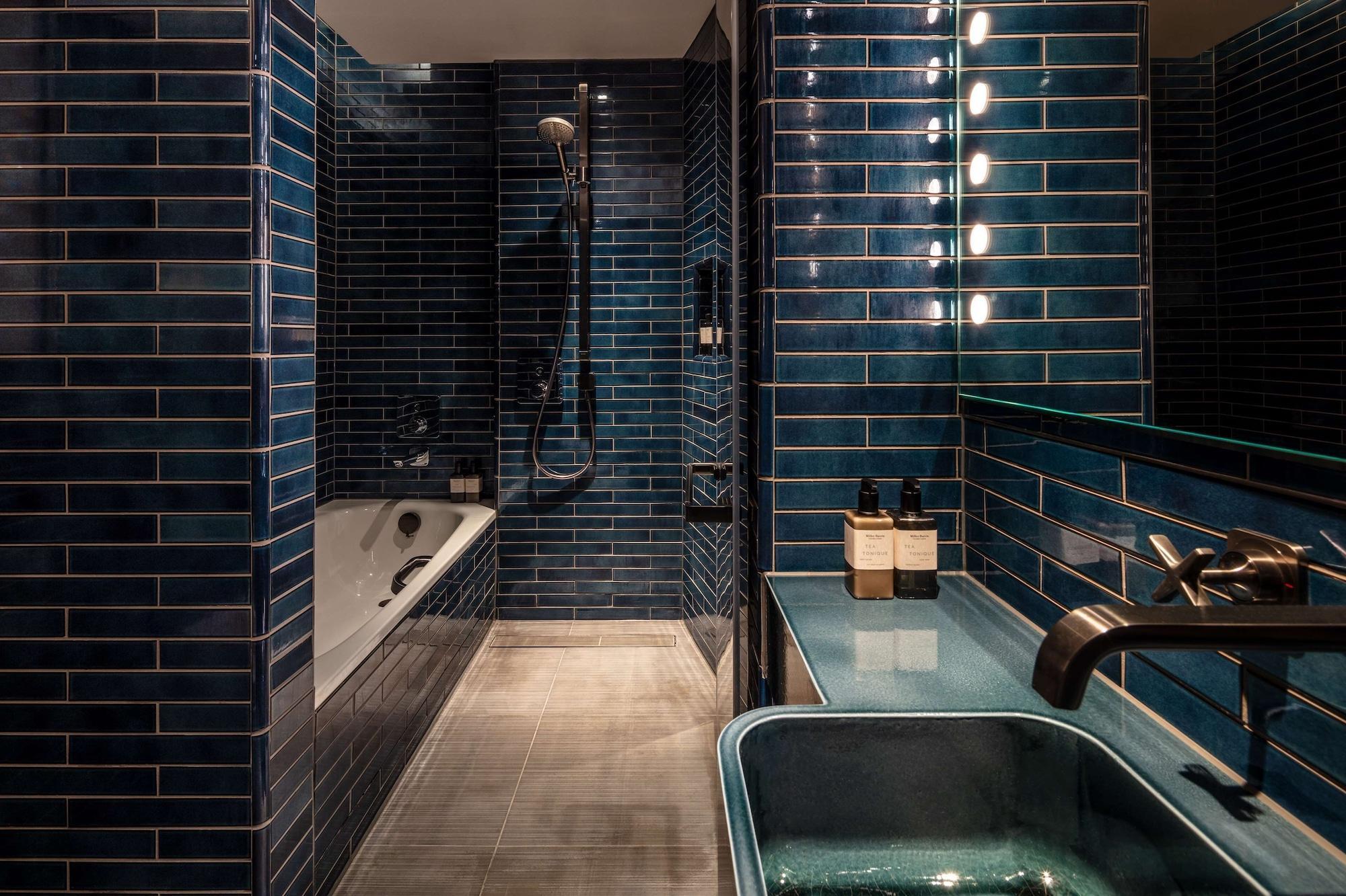 Hotel The Londoner Zewnętrze zdjęcie A modern Japanese bath